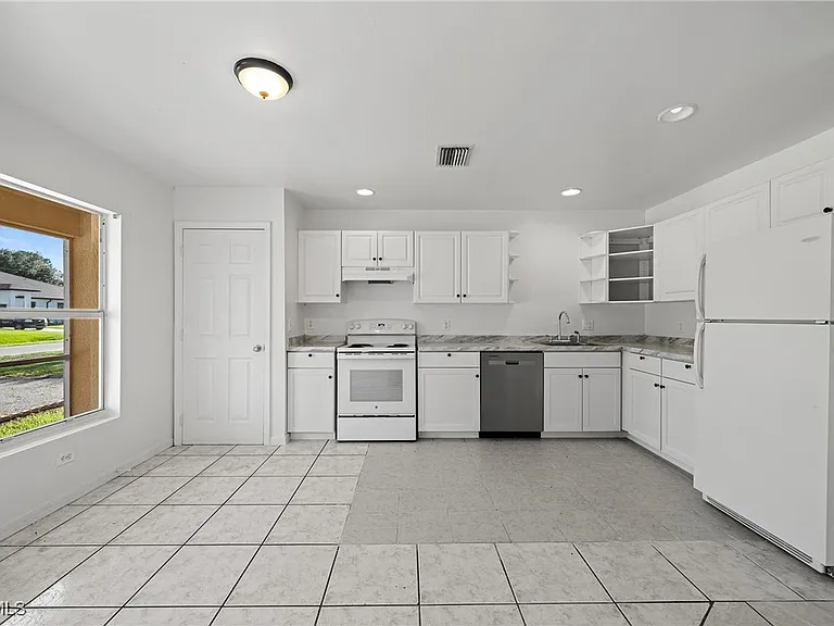 4735 30th St SW — Photo 5