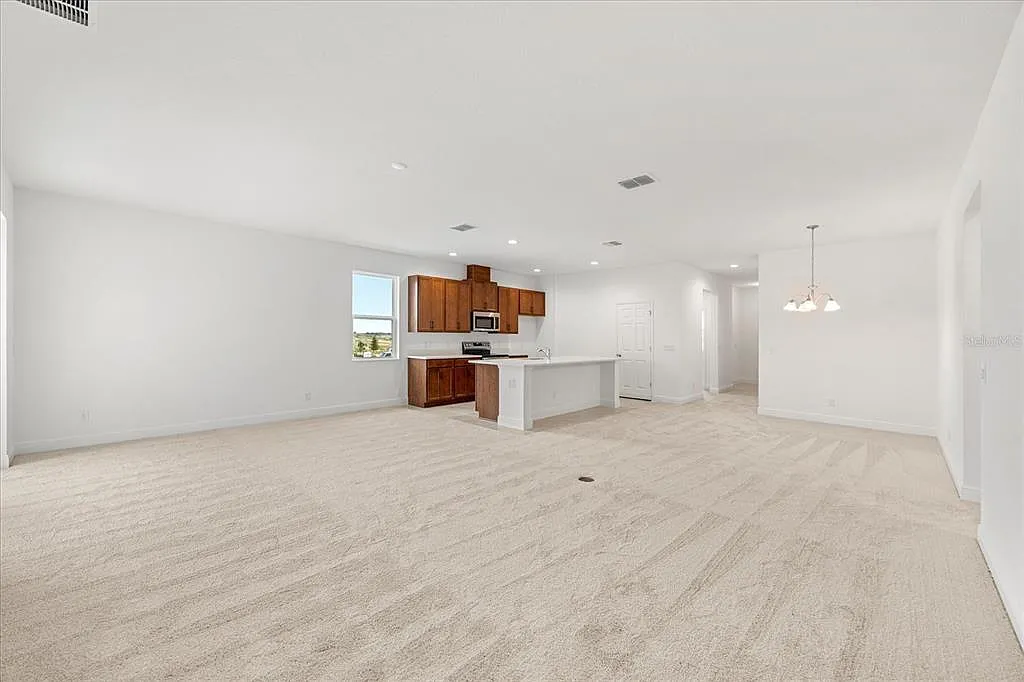 4 bed, 3.0 bath, 2105 sqft, $2,750 — Photo 2