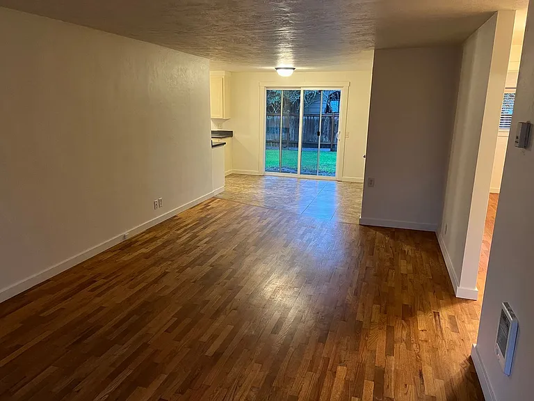 296 Bushnell Ln — Photo 2