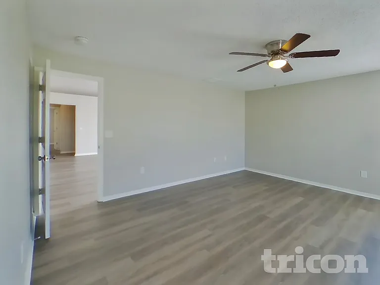 1044 Darlington Ct — Photo 8