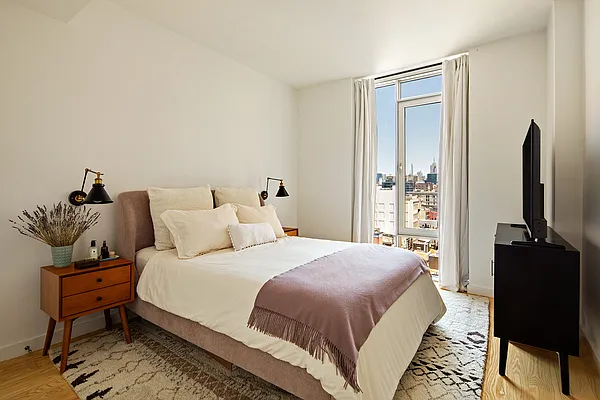 Rented by SERHANT. | media 4