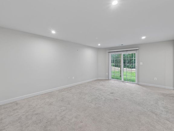 5th image of 2402 Crescent Way