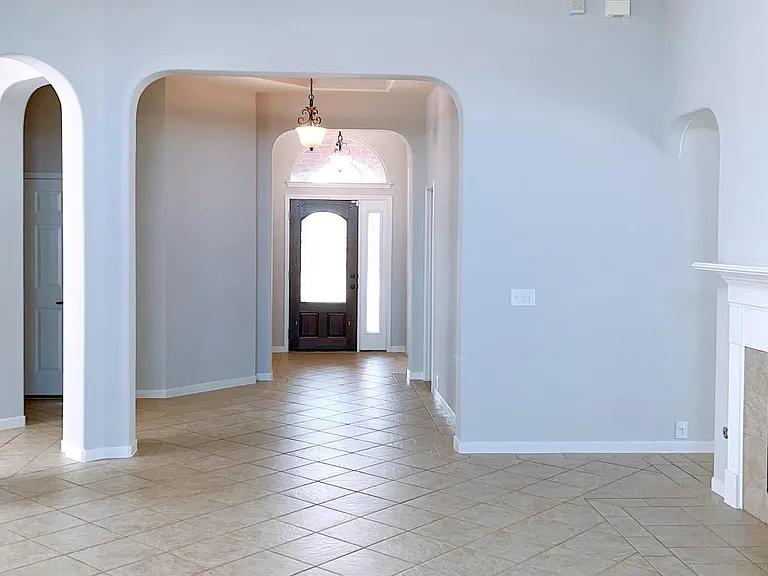 2910 Sandleigh Dr — Photo 5
