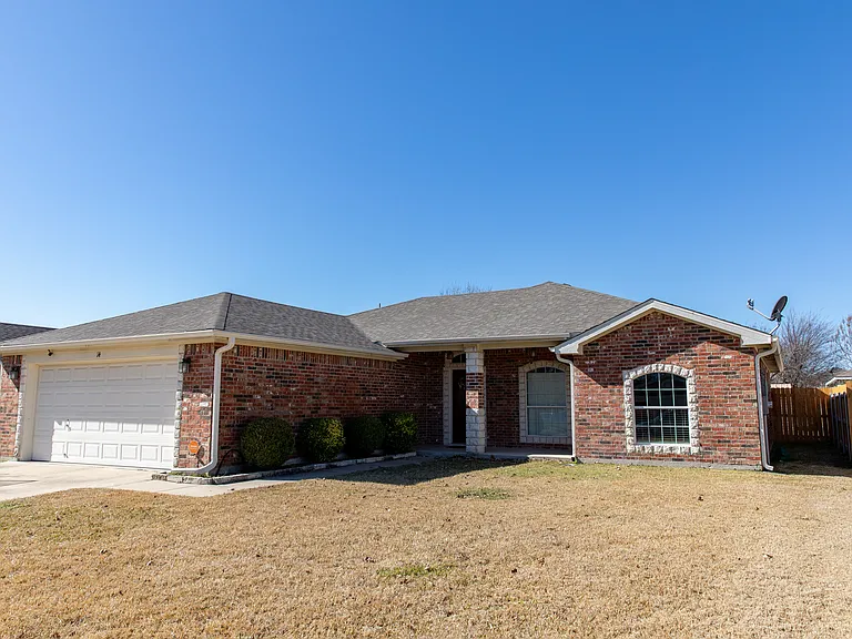 14 Burnham Dr — Photo 2
