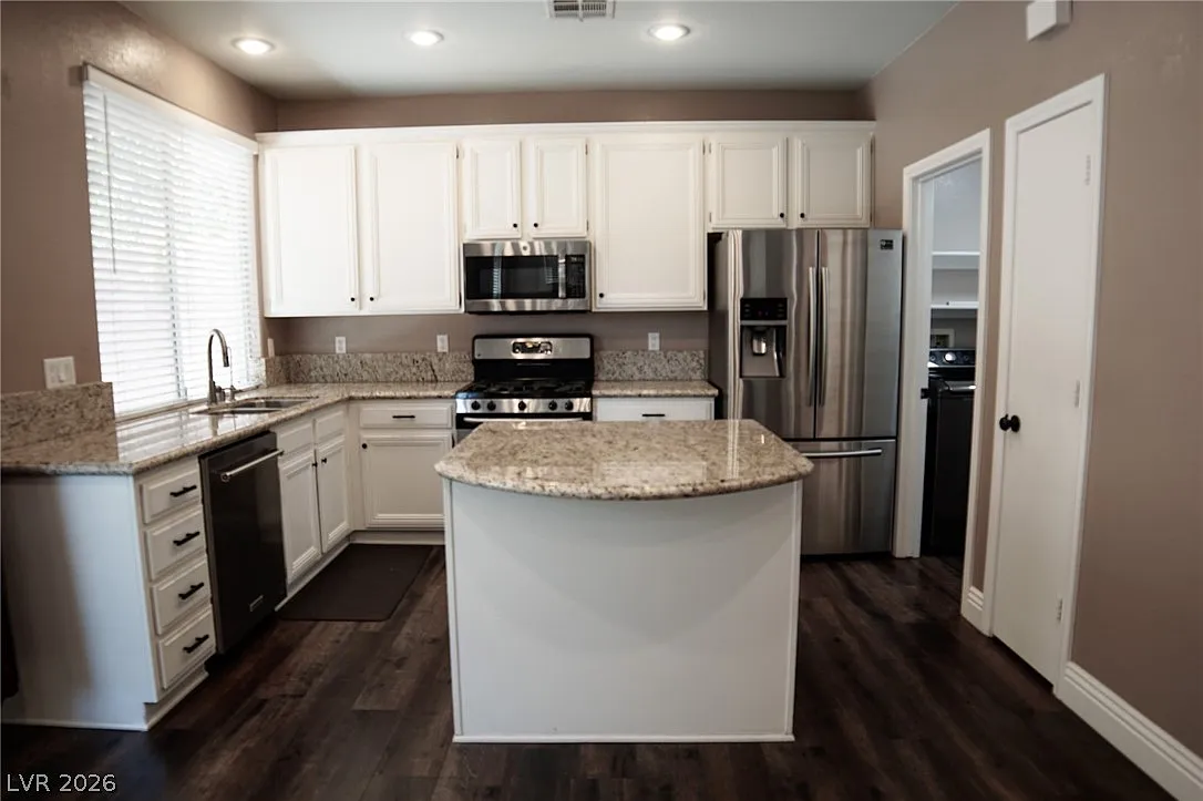 3 bed, 2.5 bath, 2005 sqft, $2,525 — Photo 4