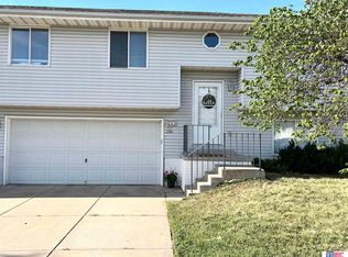 700 Lester Dr, Lincoln, NE 68521