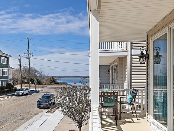 2nd image of 439 W Lincoln Ave #100