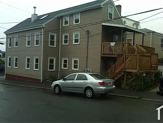 3 bed, 800 sqft, $3,200 — Photo 2
