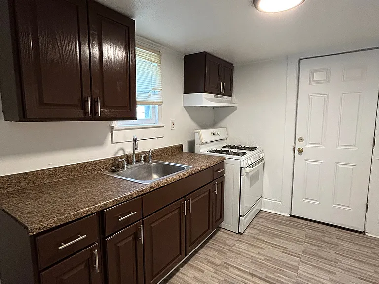 549 Lamberton St #1 — Photo 8