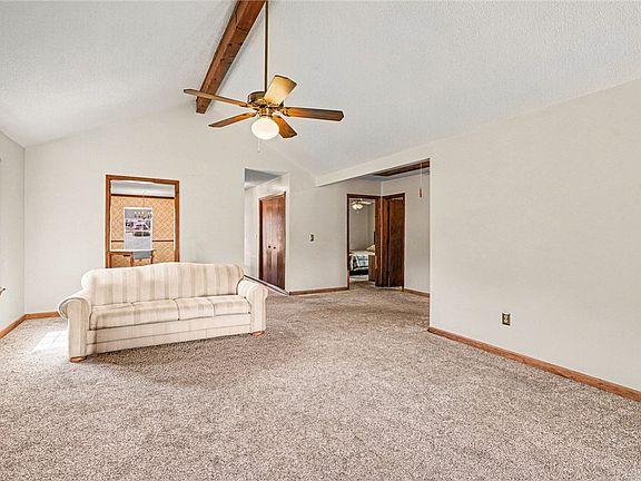 5th image of 1106 Charter Oak Dr