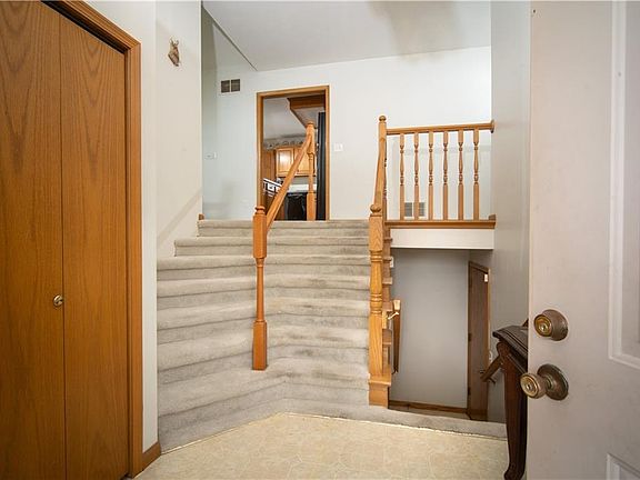 5th image of 220 E 7th St