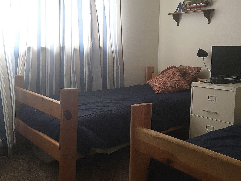 2nd bedroom upstairs 