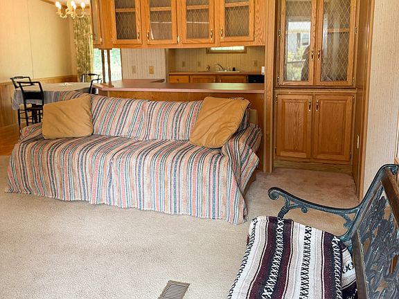 3rd image of 143 Millers River Dr