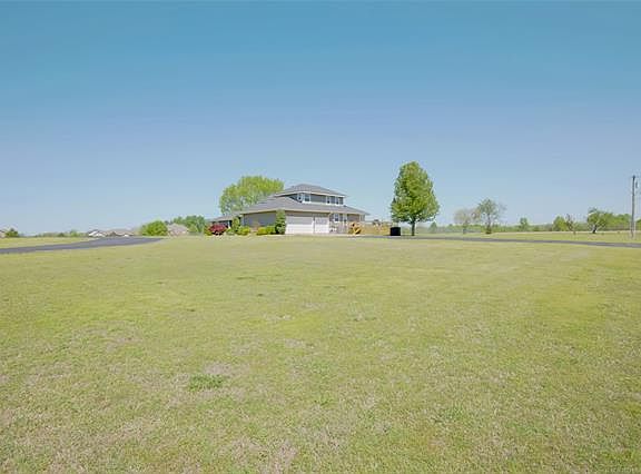 5th image of 509 Honeysuckle Ln