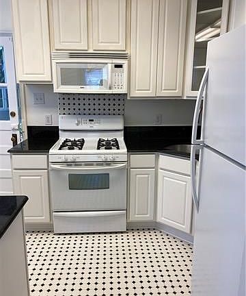 3rd image of 133 Avalon Way