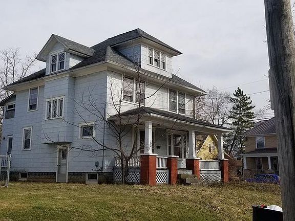 2nd image of 662 Cherry St