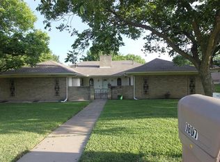1607 Idlewood Dr, Sherman, TX 75092