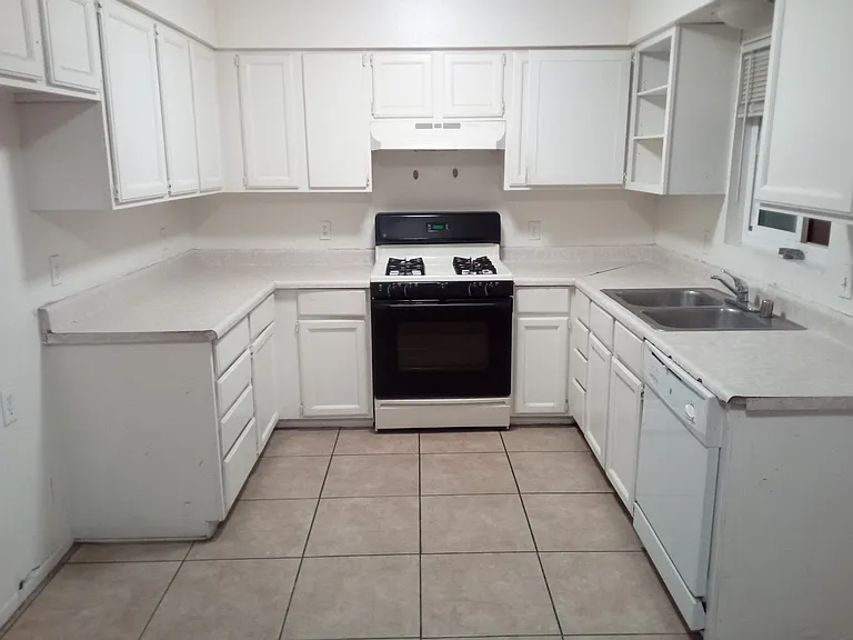 11941 Lee Ave #7 — Photo 5