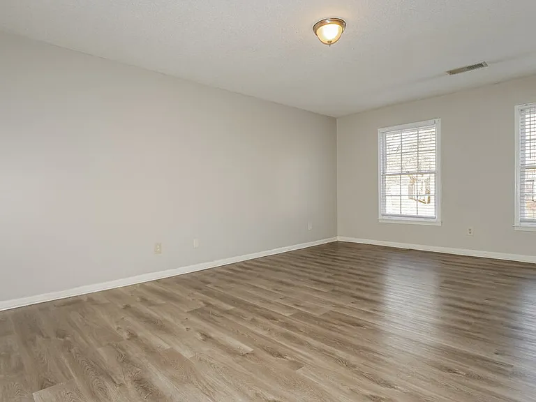 329 Locust Grove Dr — Photo 15
