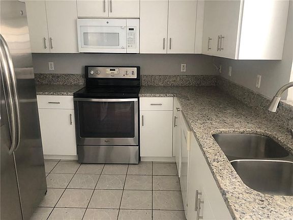 3rd image of 4109 Eastridge Cir