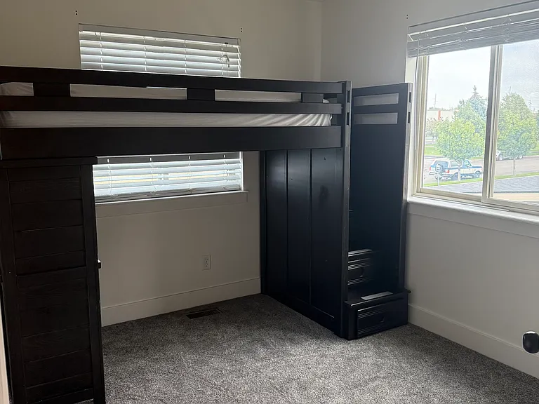 3rd Bedroom Twin bunk with Desk