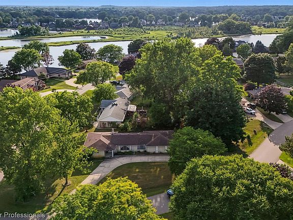 5th image of 430 Spezia Dr
