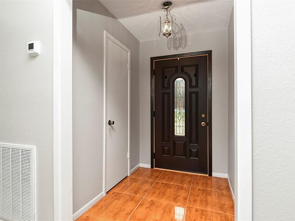 4th image of 519 Orleans St