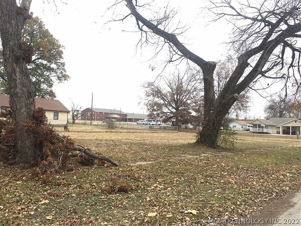 2nd image of E Chestnut St