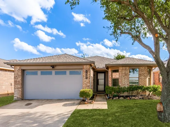 8716 Tumbleweed Dr, Aubrey, TX 76227