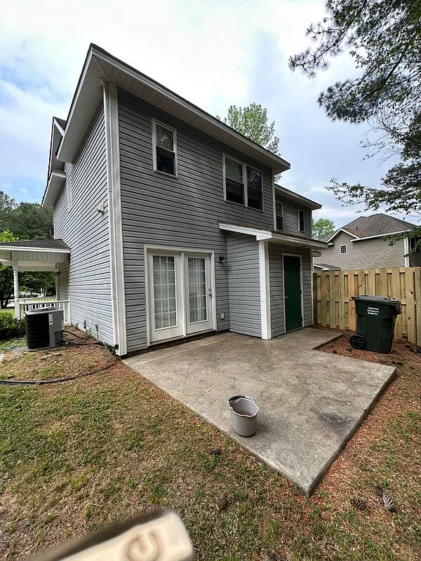 2 bed, 1.5 bath, 1008 sqft, $1,275 — Photo 2