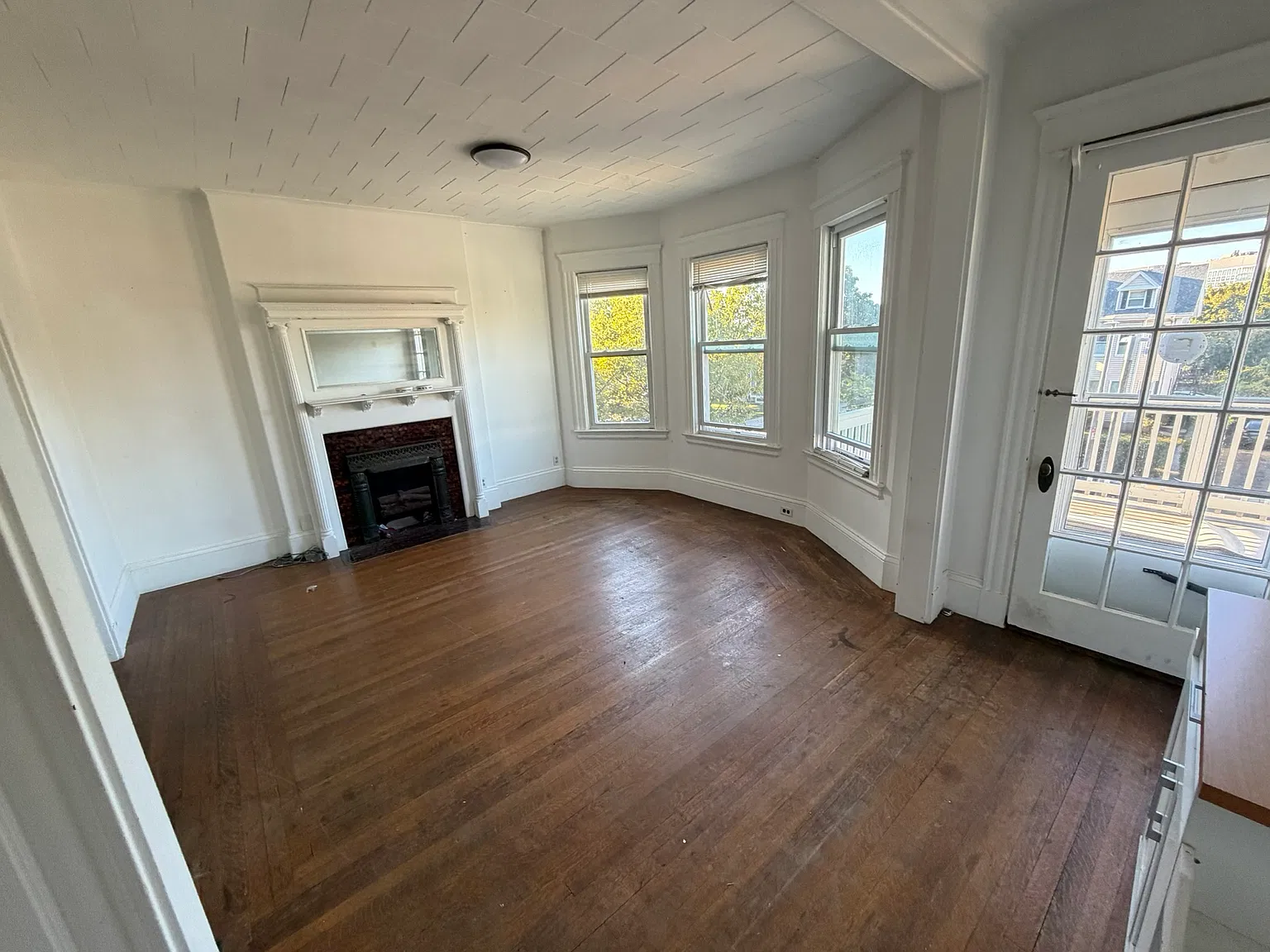 2 bed, 1.0 bath, 1400 sqft, $2,400 — Photo 4
