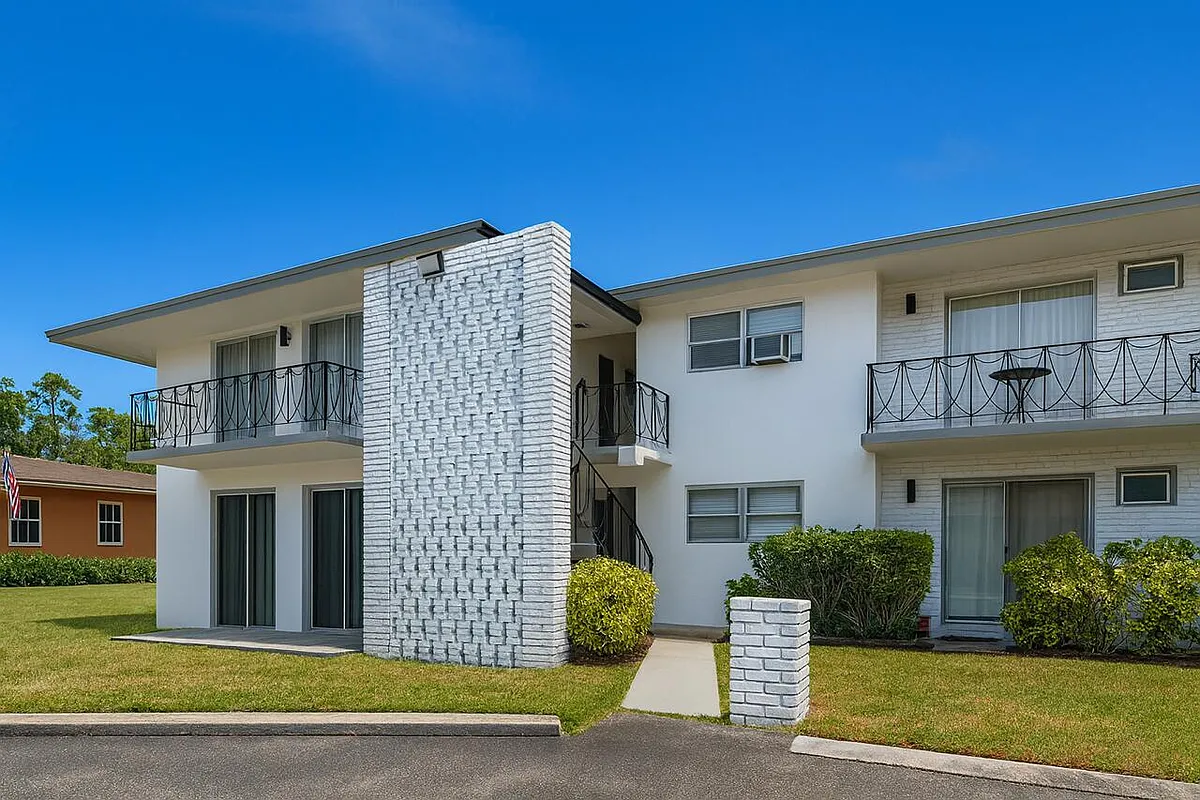 Building Photo - 6150 SW 37th St #1-20