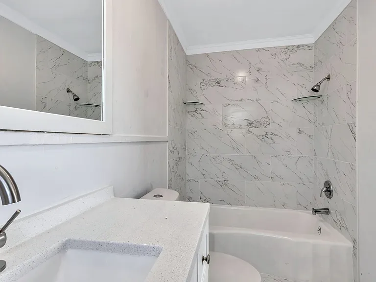 305 N Robinson St — Photo 4