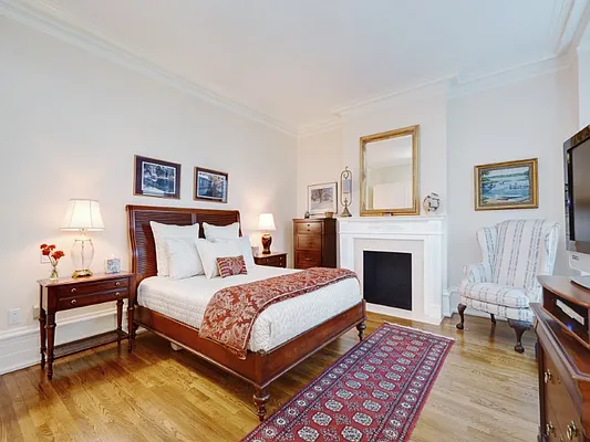 Sold by Sotheby's International Realty | media 17