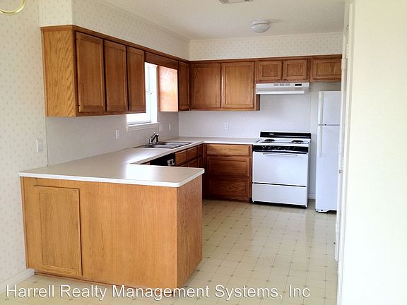 3rd image of 624 Park Place Dr