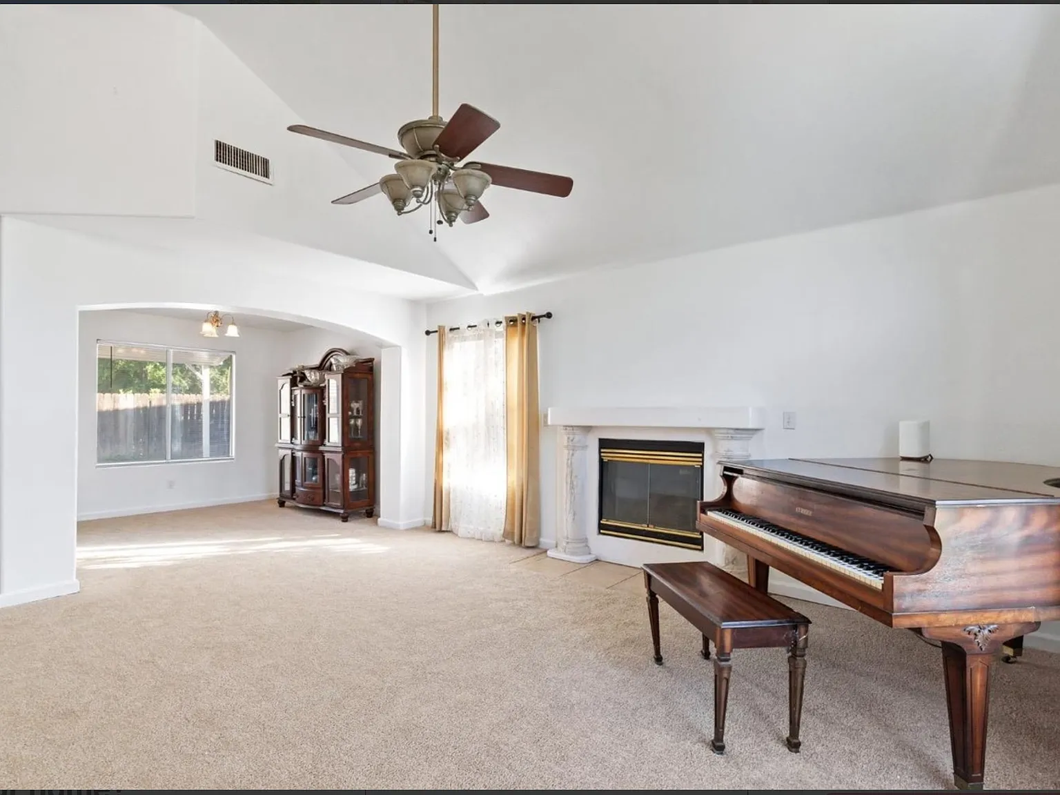 977 E Pennsylvania Ave — Photo 3