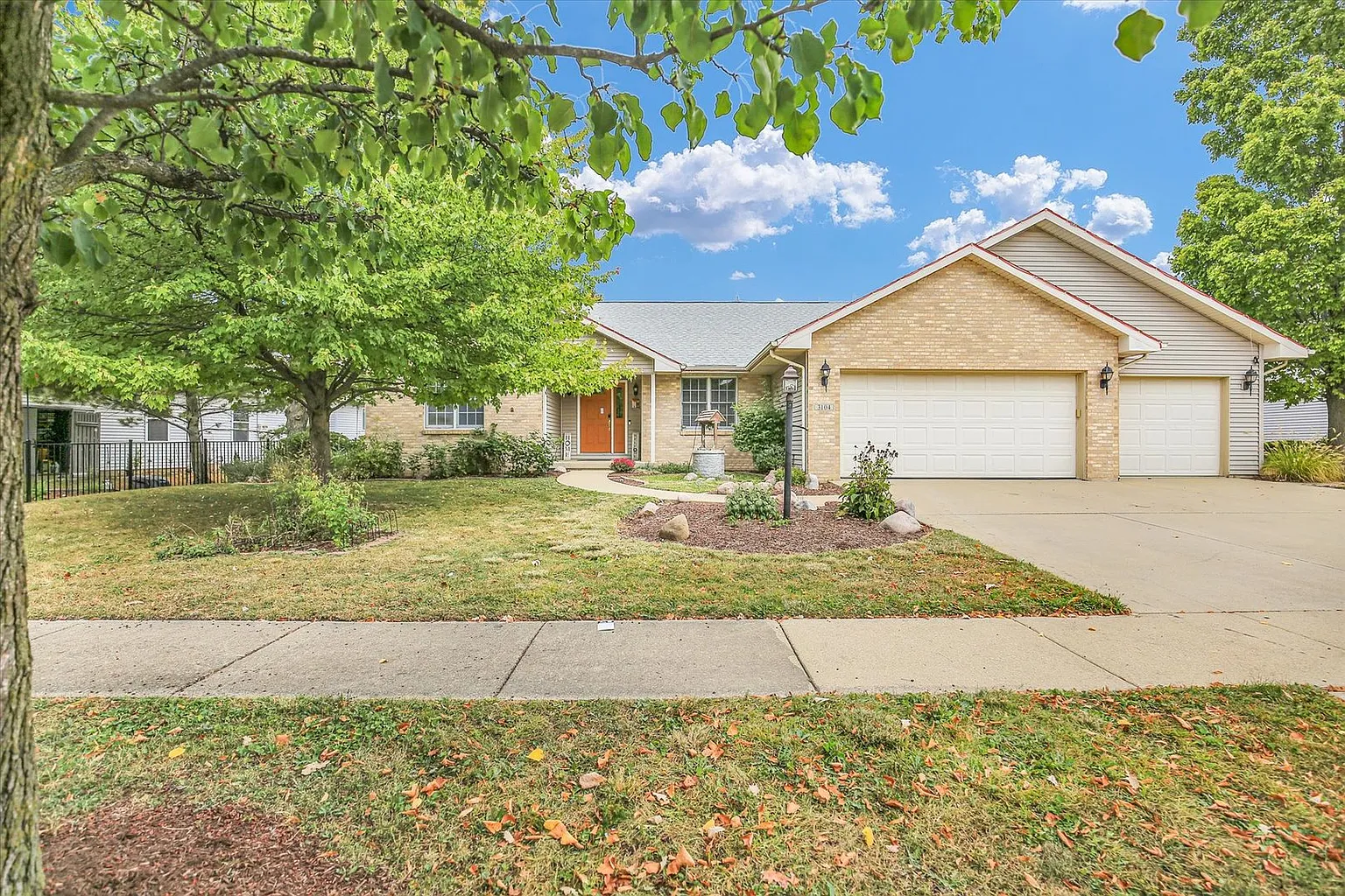 3104 Countrybend Ln photo 1