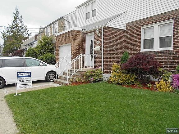 3rd image of 453 Oakdene Ave
