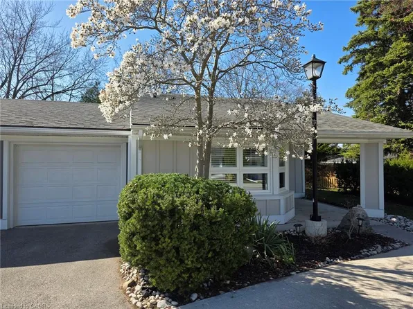 16 Sister Varga Ter, Hamilton, ON L9B 1T8