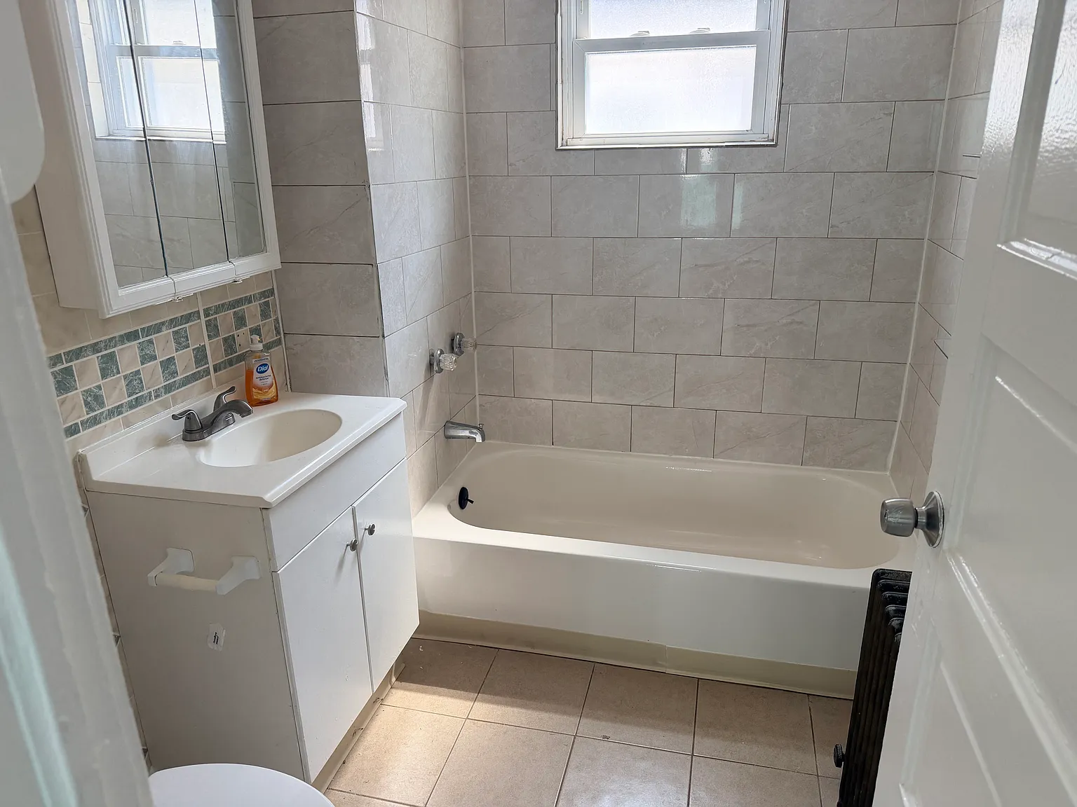 3 bed, 2000 sqft, $1,100 — Photo 4