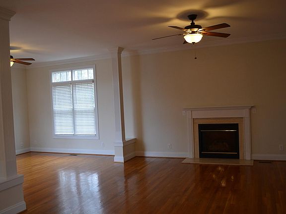 4th image of 506 Fairway Woods Dr
