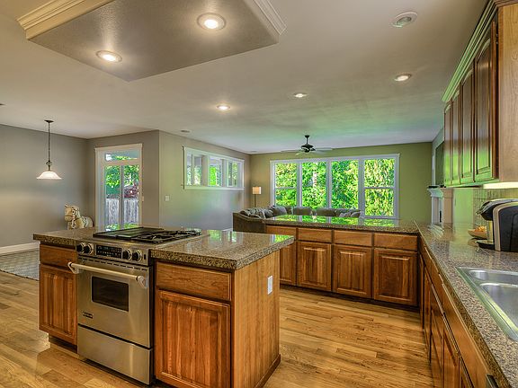 5th image of 1421 24th Avenue Ct SW