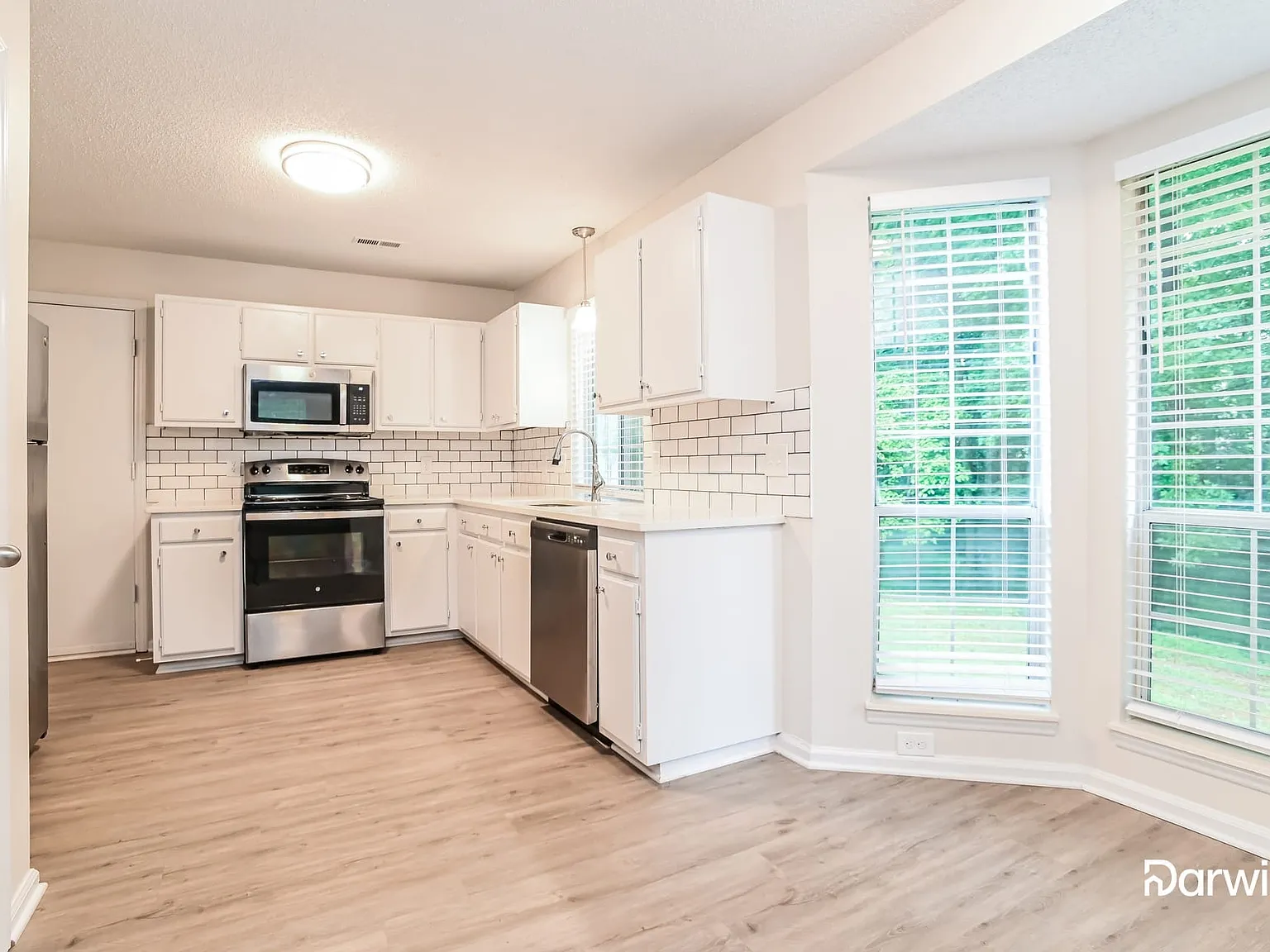 3 bed, 3.0 bath, 1564 sqft, $1,975 — Photo 4