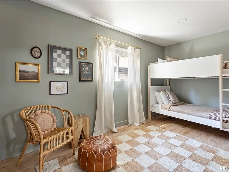 325 E Barker Blvd — Photo 30