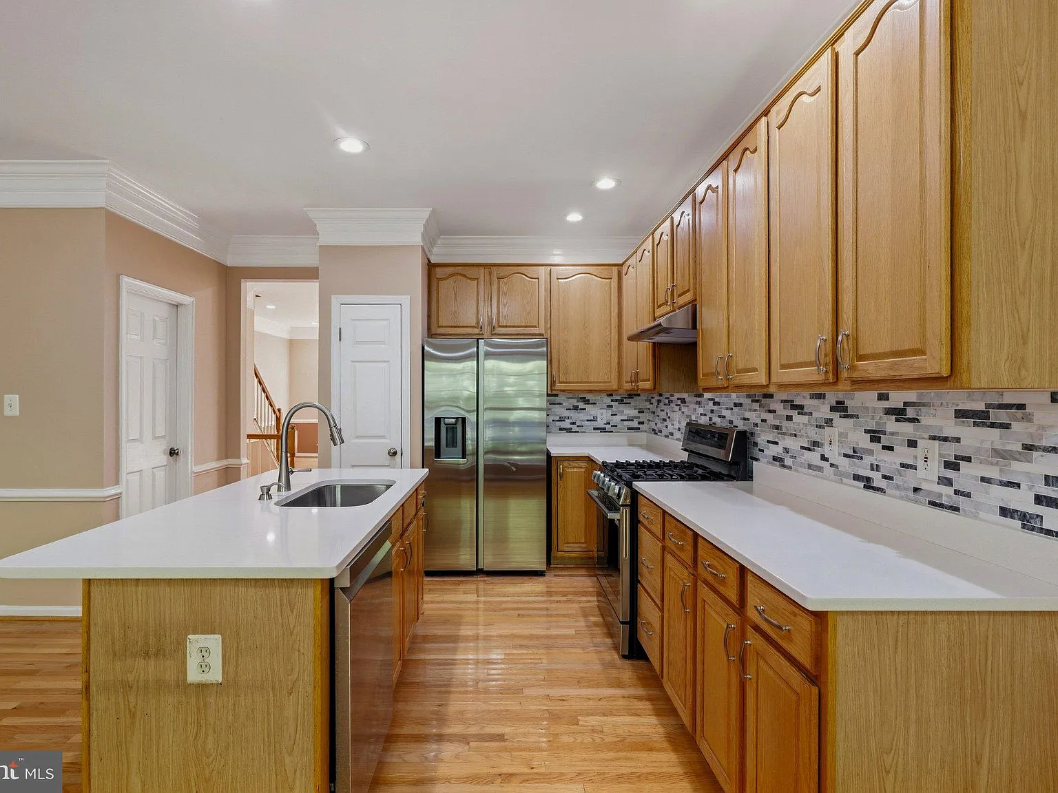 4 bed, 3.5 bath, 2470 sqft, $3,000 — Photo 2