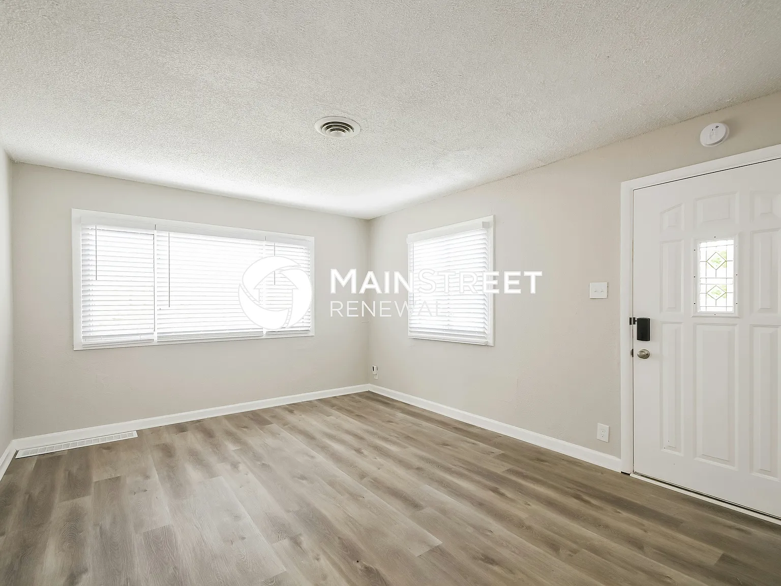 5919 E 16Th St — Photo 3