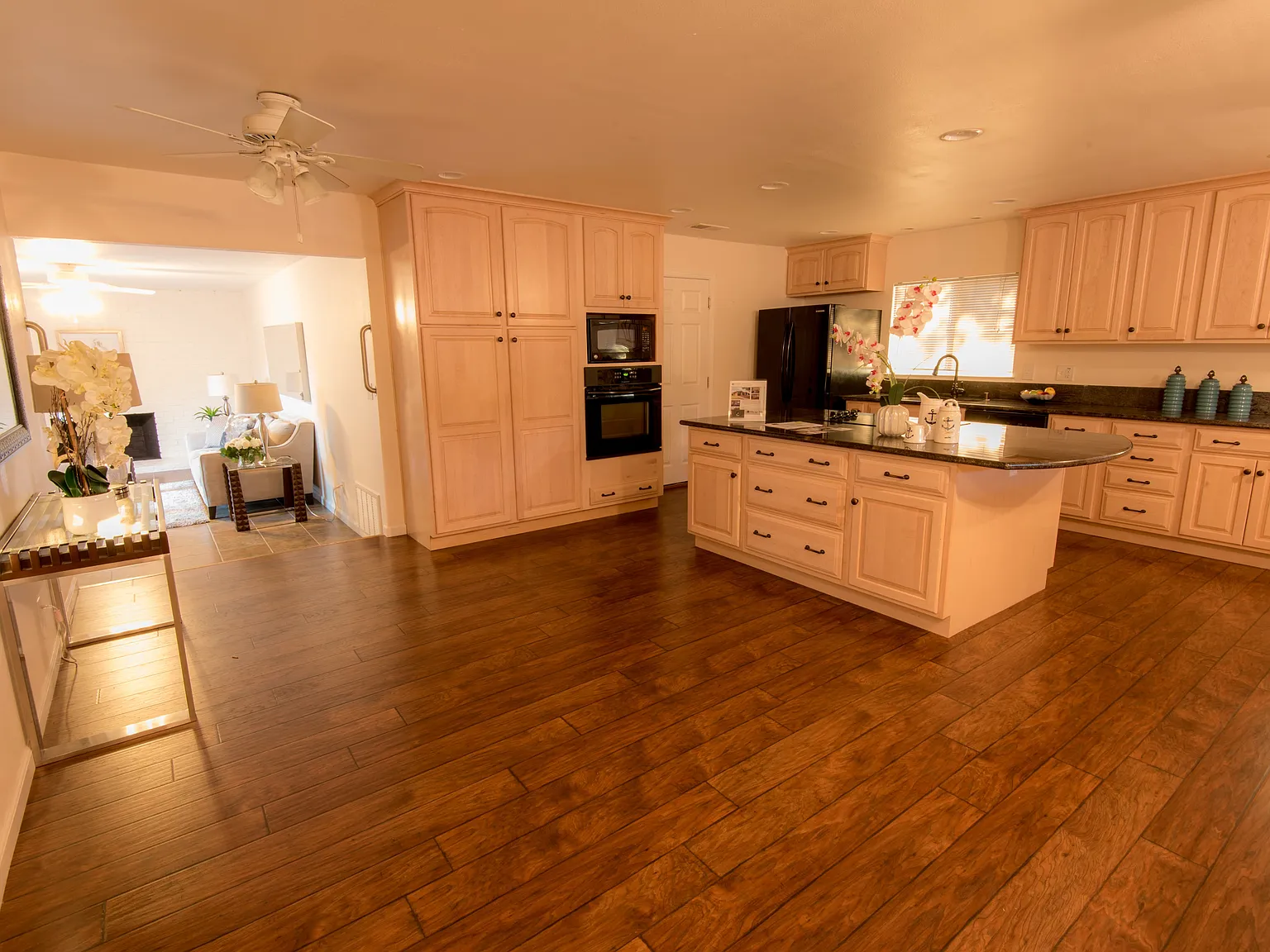 4364 Mowry Ave — Photo 2
