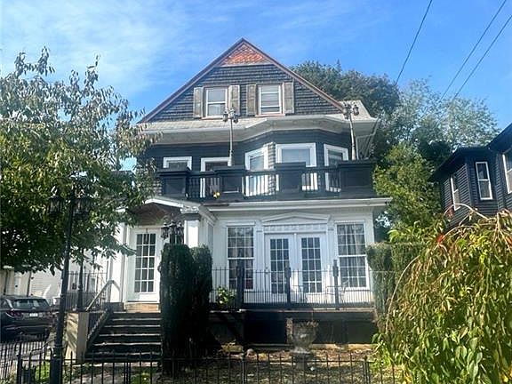 3rd image of 224-226 Unit St