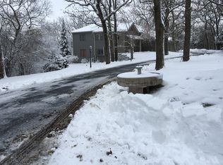 S1W31450 Hickory Hollow Ct, Delafield, WI 53018