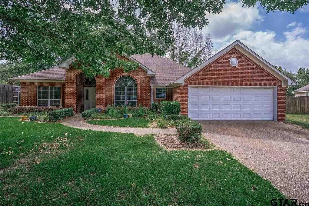 3 bed, 2093 sqft, $2,345 — Photo 1